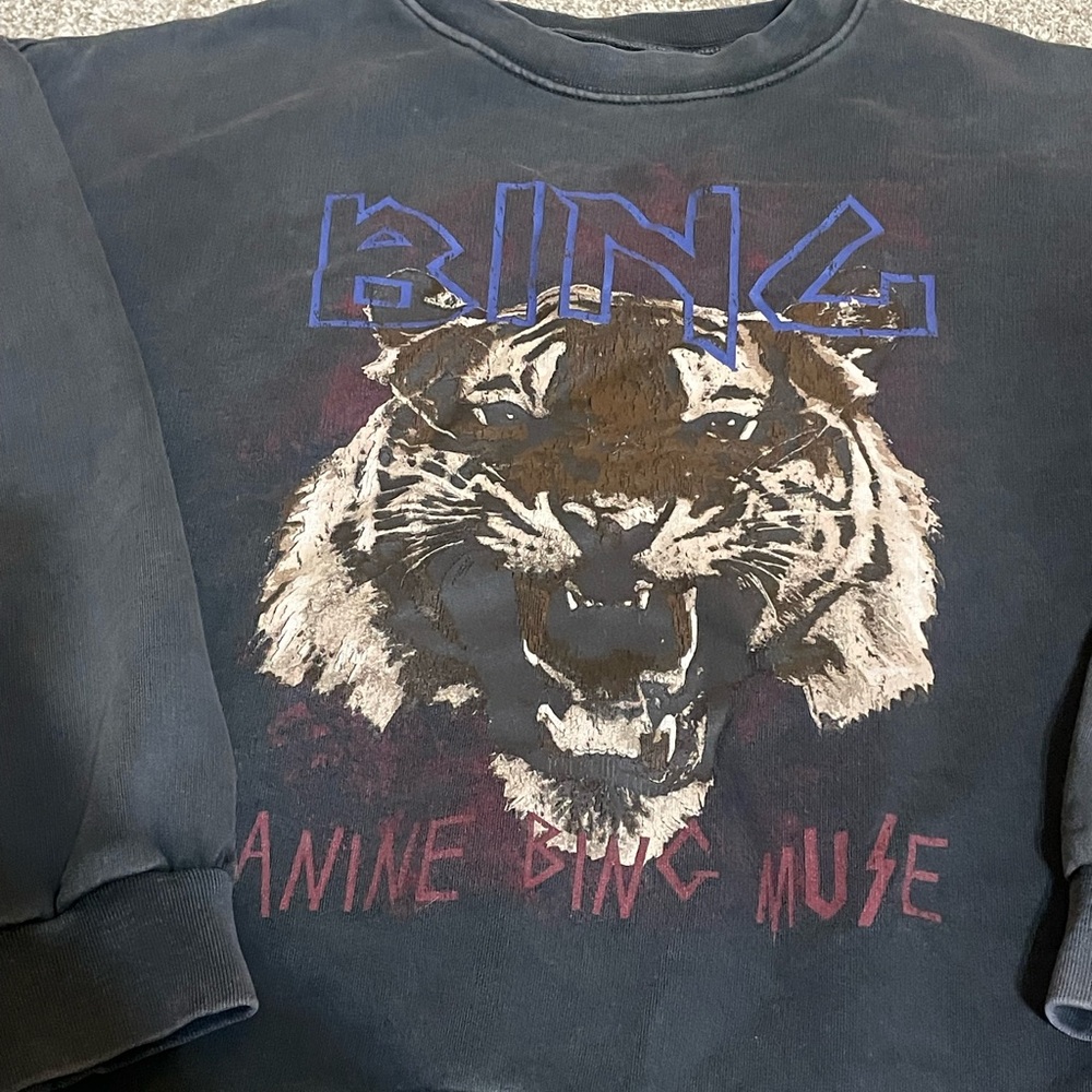 Vintage-Style Black Graphic Tiger Sweatshirt - Picture 2 of 10